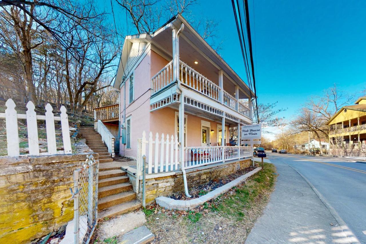 Apartamento The Pink House On Main - Upper Eureka Springs Exterior foto
